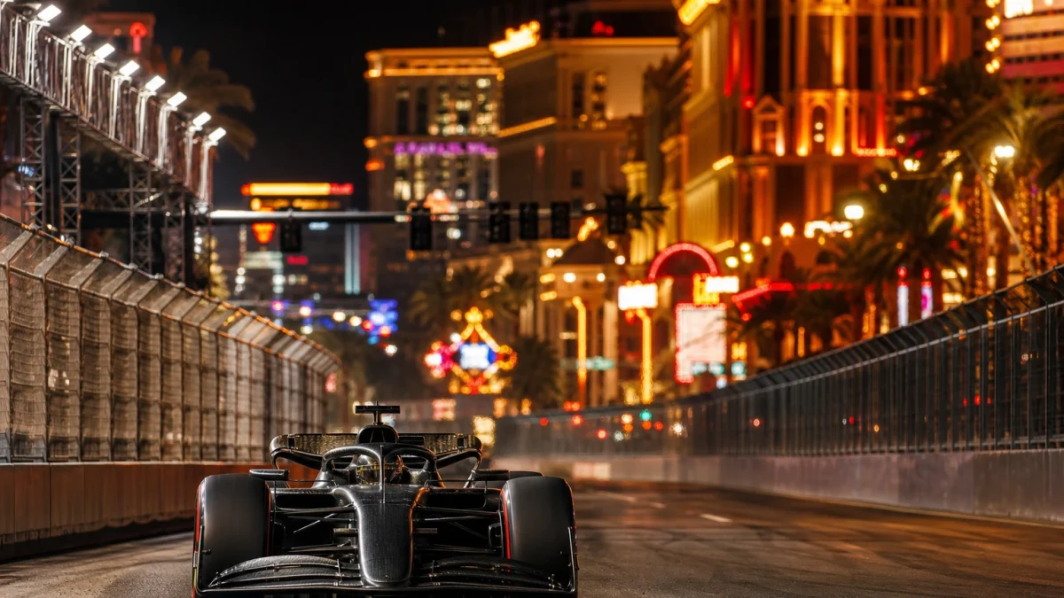 Illustration: f1-bil på en upplyst gatubana med neonljus, illustrerar Las Vegas Grand Prix