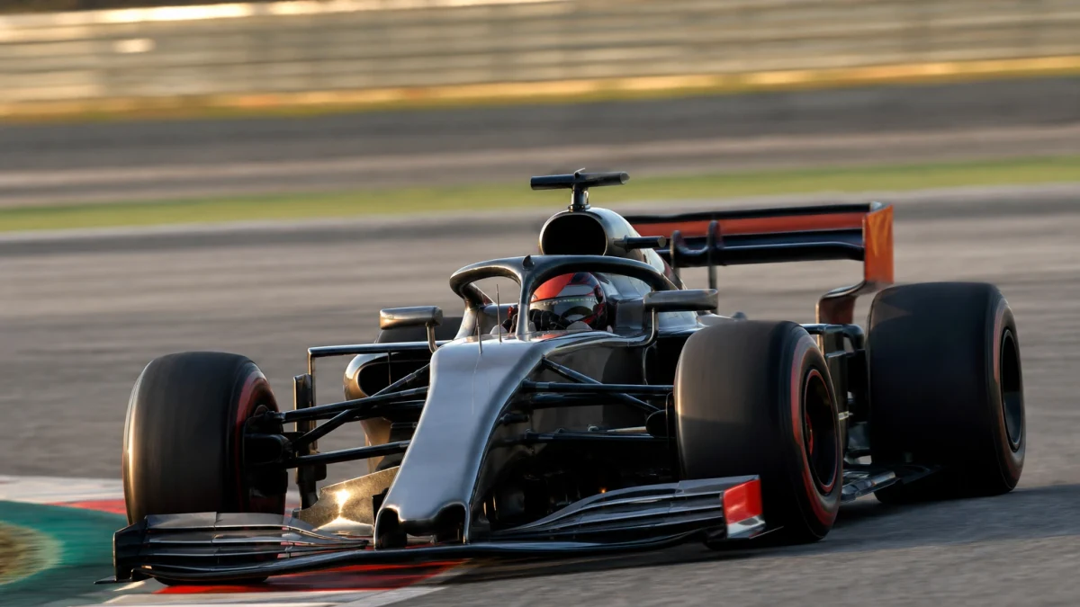 Illustration: formel 1-bilar på startgriden inför ett lopp