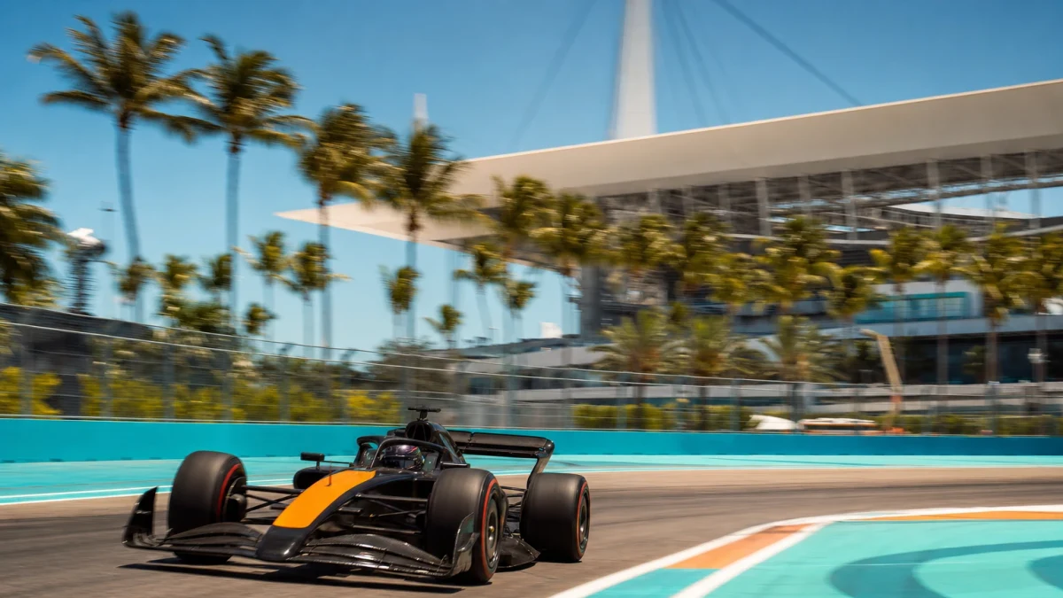 Illustration: formel 1-bil på Miami International Autodrome under Miamis Grand Prix